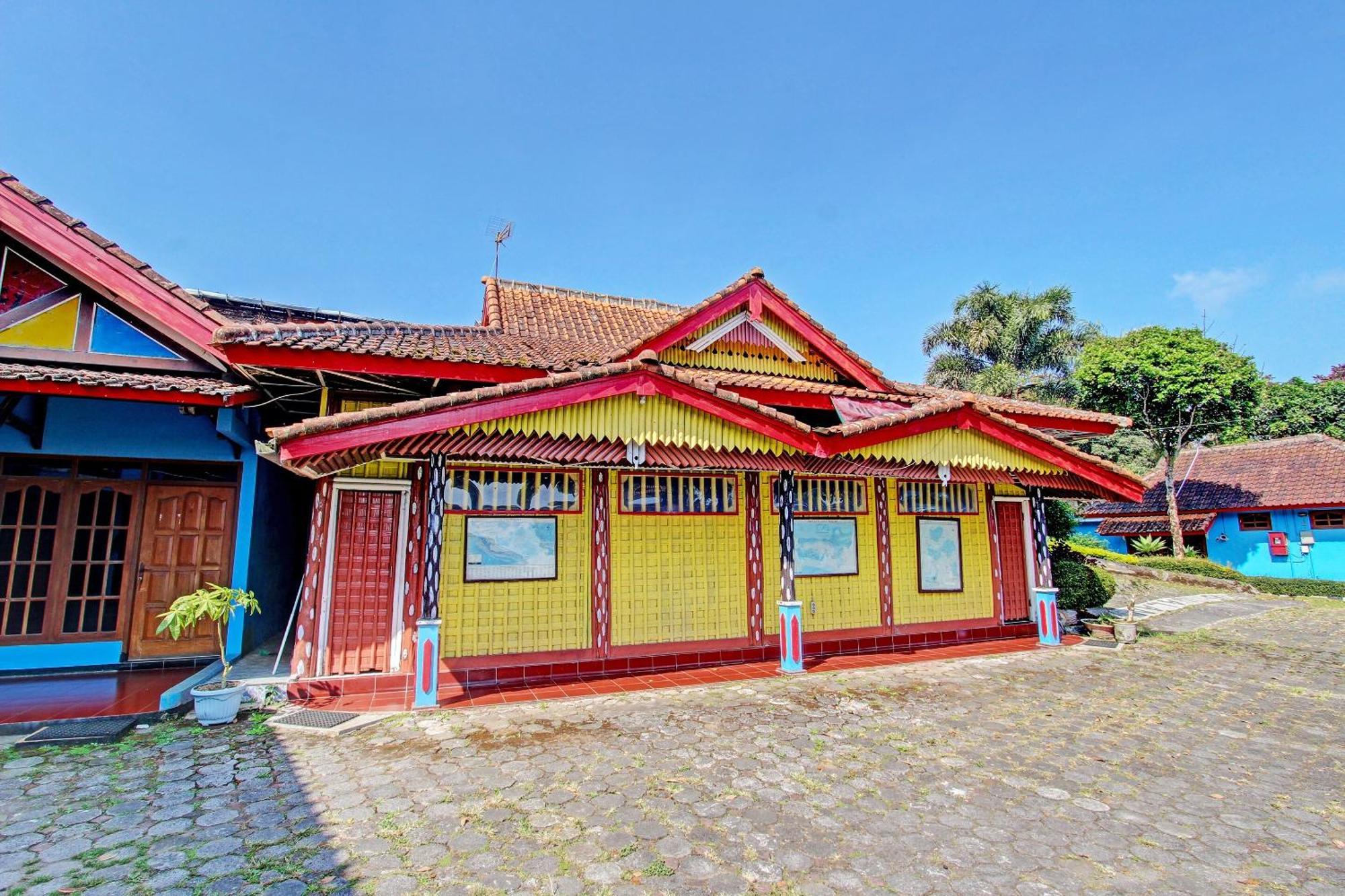 Capital O 91644 Loka Hause Salatiga Exterior foto