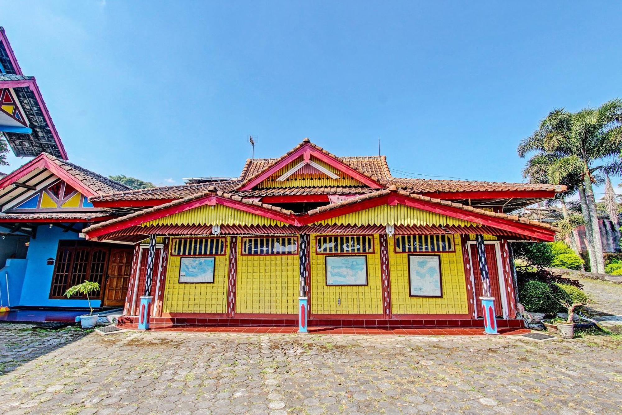 Capital O 91644 Loka Hause Salatiga Exterior foto