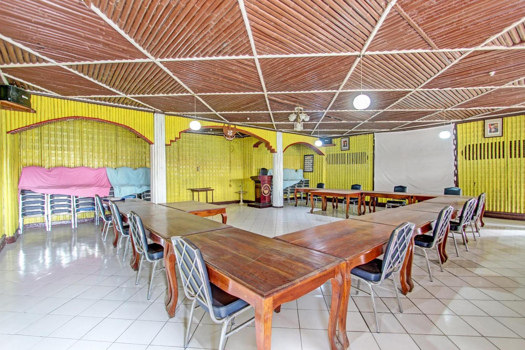 Capital O 91644 Loka Hause Salatiga Exterior foto