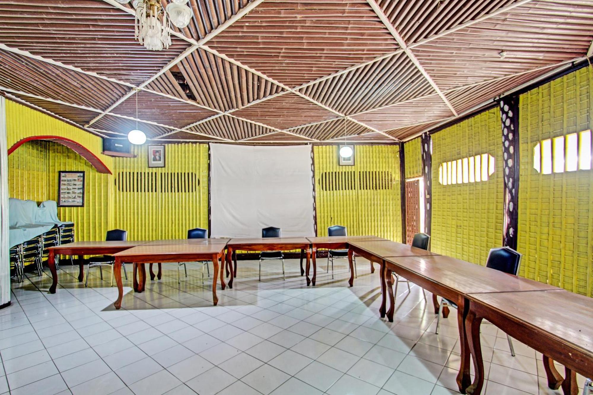 Capital O 91644 Loka Hause Salatiga Exterior foto