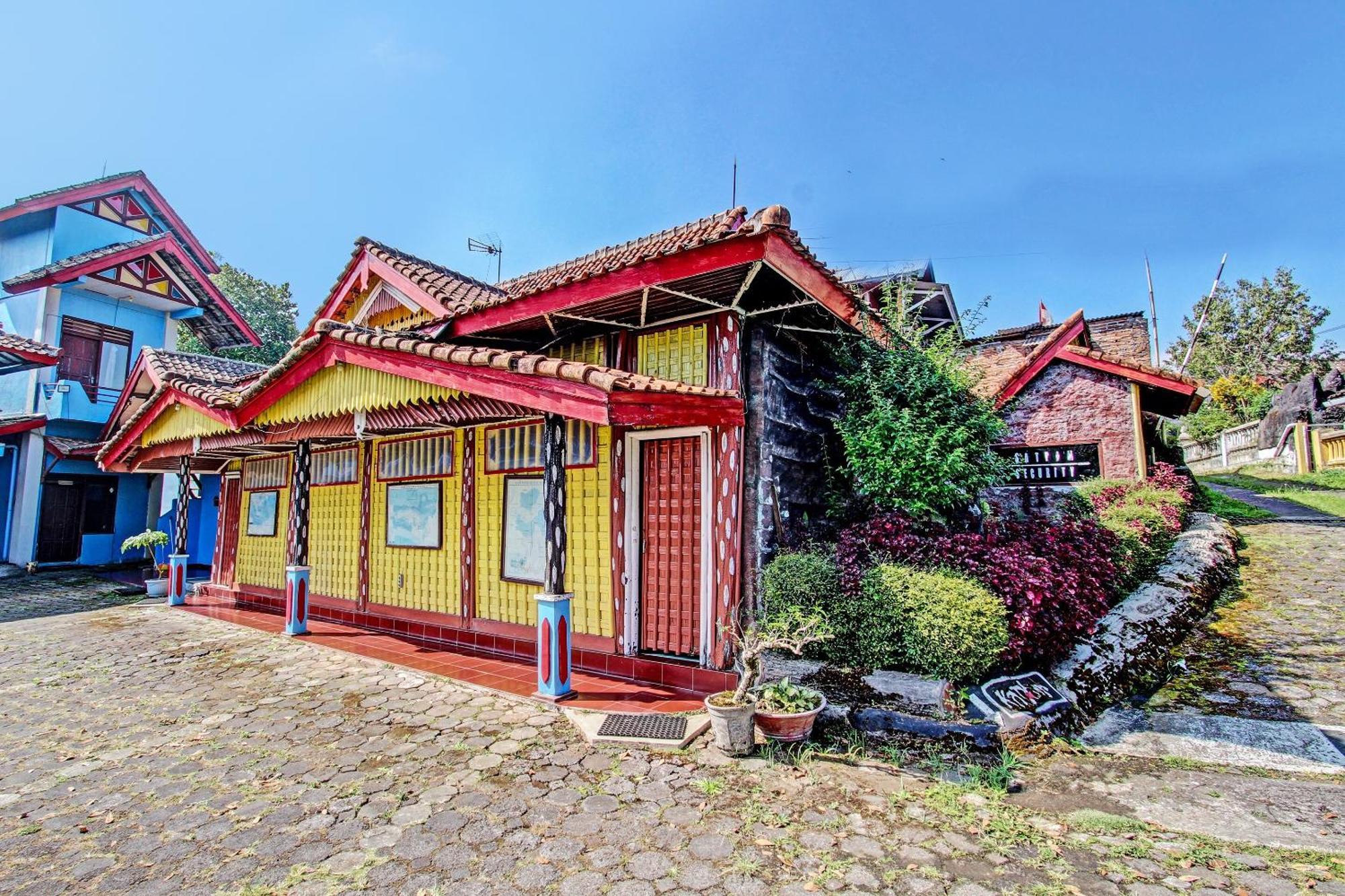 Capital O 91644 Loka Hause Salatiga Exterior foto